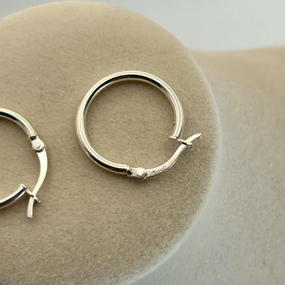 925 Silver Hoop Earrings Stamped 3/4" - Picture 6 of 8